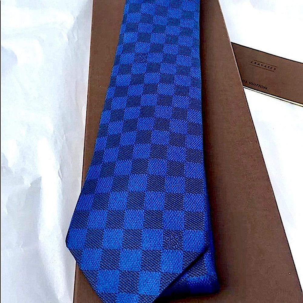 🎁LV HOLIDAY 26’🎁💯LOUIS VUITTON DAMIER KNIGHT BLUE SPECIAL LIMITED EDITION TIE🔥🎁 - Picture 3 of 13